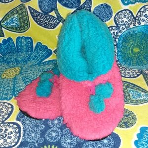 Fuzzy House Slippers Booties Size M 7-8 Pink Blue Brand New NWOT